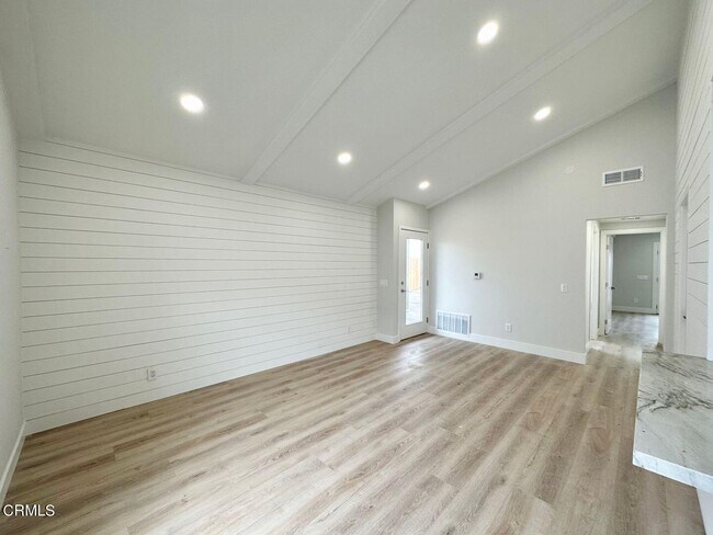 Building Photo - 900 Catamaran St