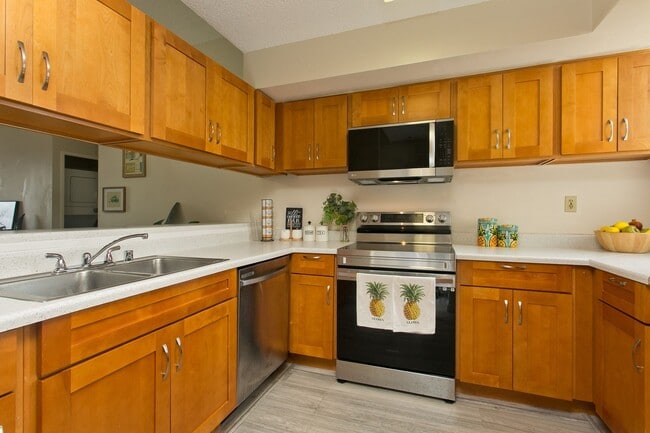 Building Photo - PENTHOUSE 2 Bed, 2 Bath, 2 Parking