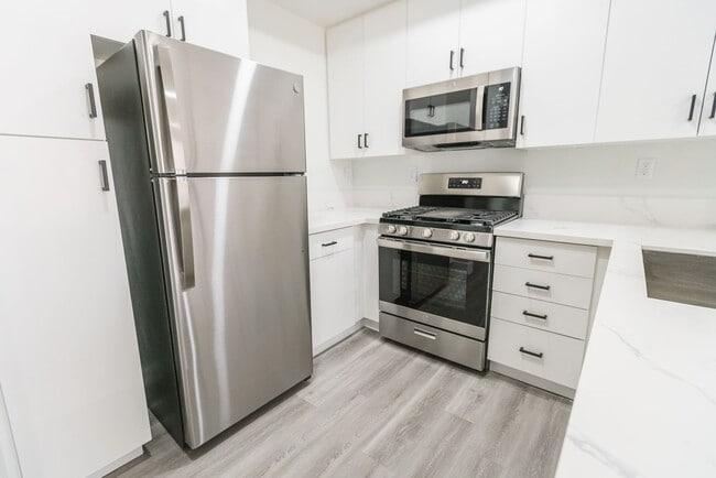 Interior Photo - 2820 Sawtelle Blvd