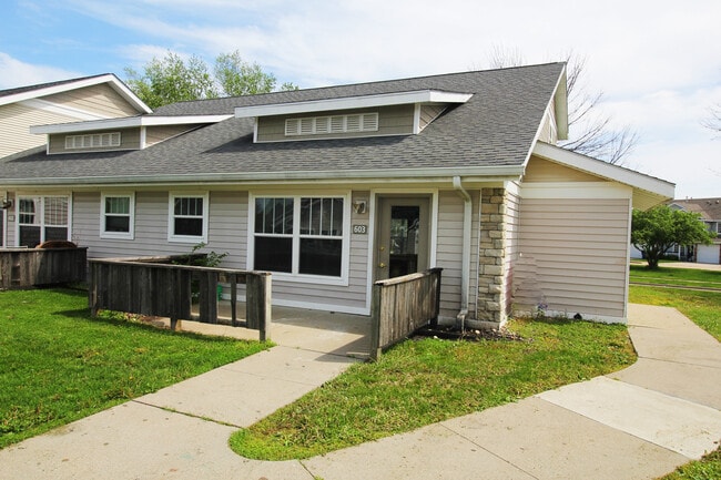 Building Photo - Lyn Crossing