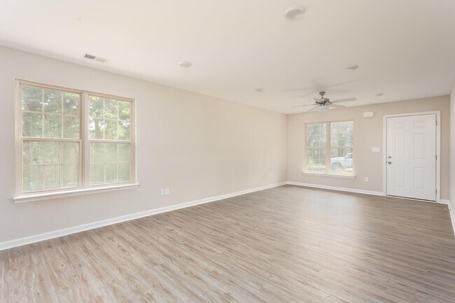 Building Photo - 337 Hillcrest Ave