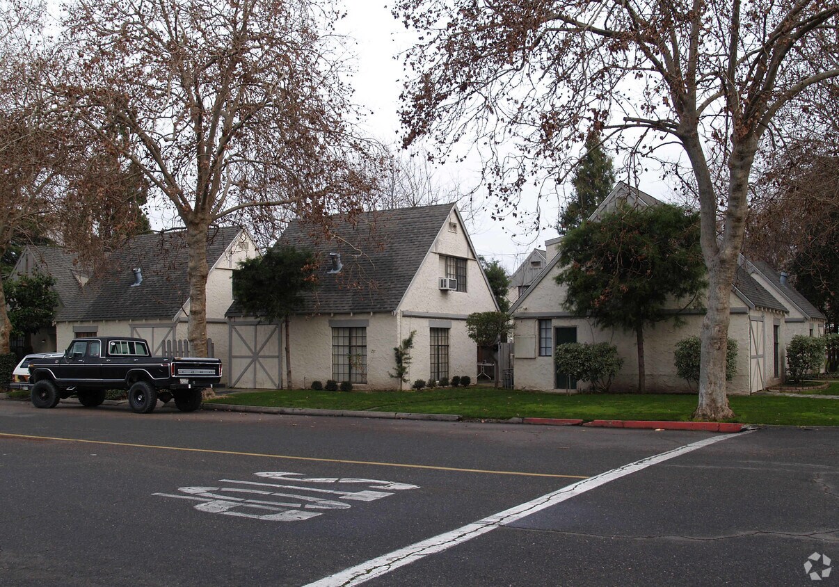Primary Photo - 607 E Marshall St
