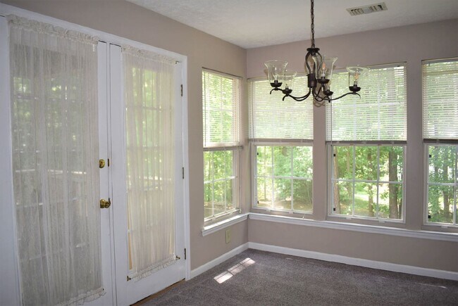 Building Photo - 2 BR, 2 BA Pemberton Oaks Condo