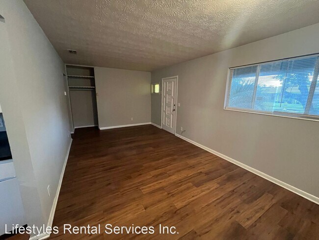 Building Photo - 3 br, 1.5 bath House - 6627 Kinlock Dr