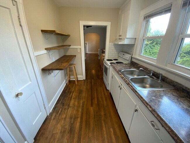 Building Photo - 109 Lookout Cir SW