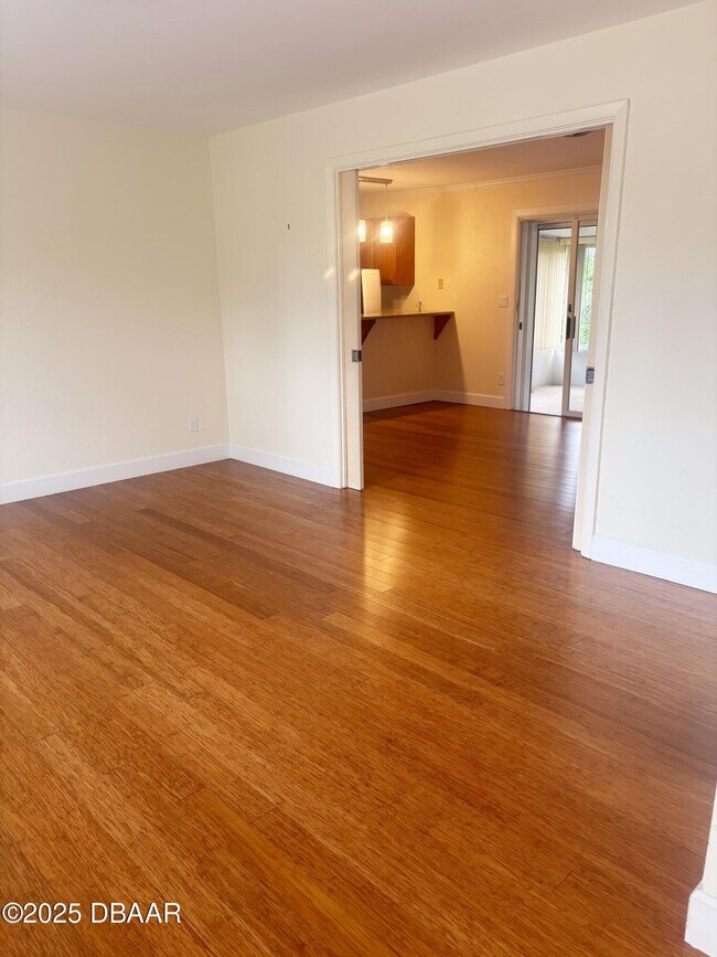 Building Photo - 19 Capri Cir