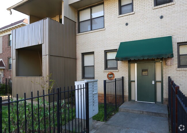 Building Photo - 537 NE Boulevard