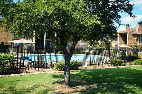 Foto del edificio - 3200 Country Club Dr W
