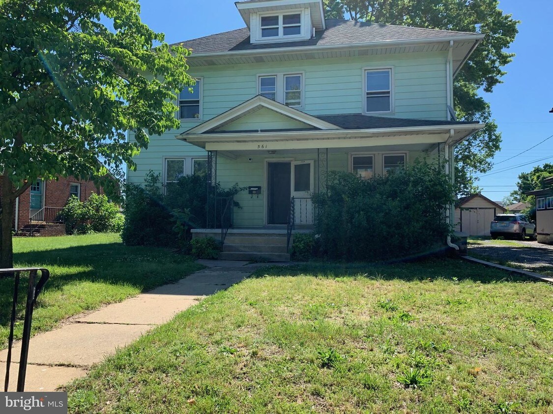 Primary Photo - 561 Beacon Ave