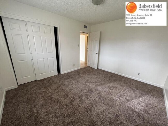 Building Photo - 3318 N Chester Ave