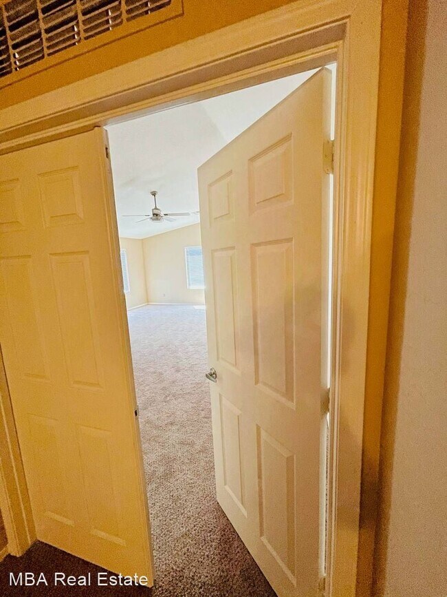 Foto del edificio - 5 br, 2.5 bath House - 8417 W Pioneer St