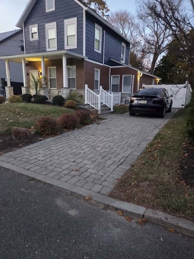 Building Photo - 355 Lake Ave