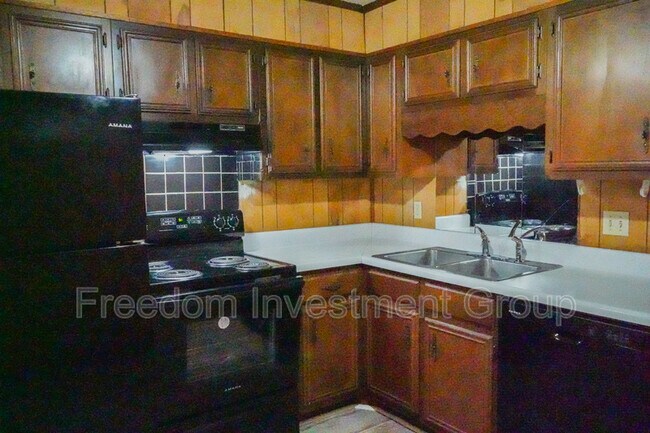 Building Photo - 204 Mavis Ln