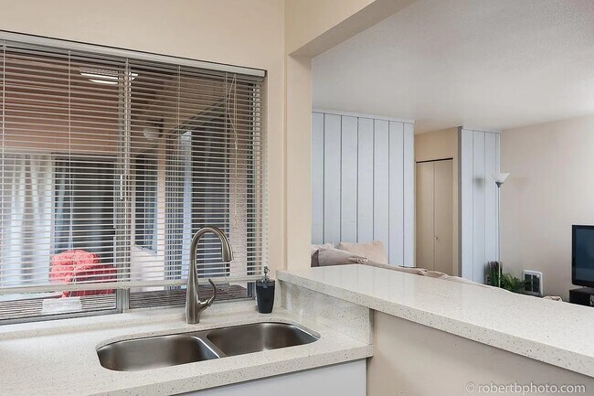 Foto del edificio - 3238 Ashford St