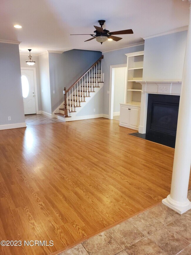 Building Photo - 3948 Ashcroft Dr