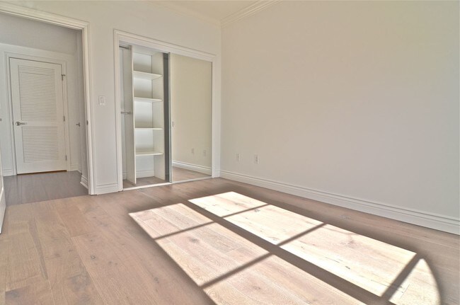 Building Photo - 11848 1/2 Kiowa Ave