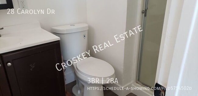 Building Photo - Move in ready! Spacious floor plan, close ...