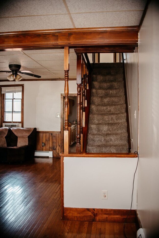 Foto del edificio - 3 Bedroom, 2 Bath Rown Home, 1st Floor Features 1 Bed and 1 Bath