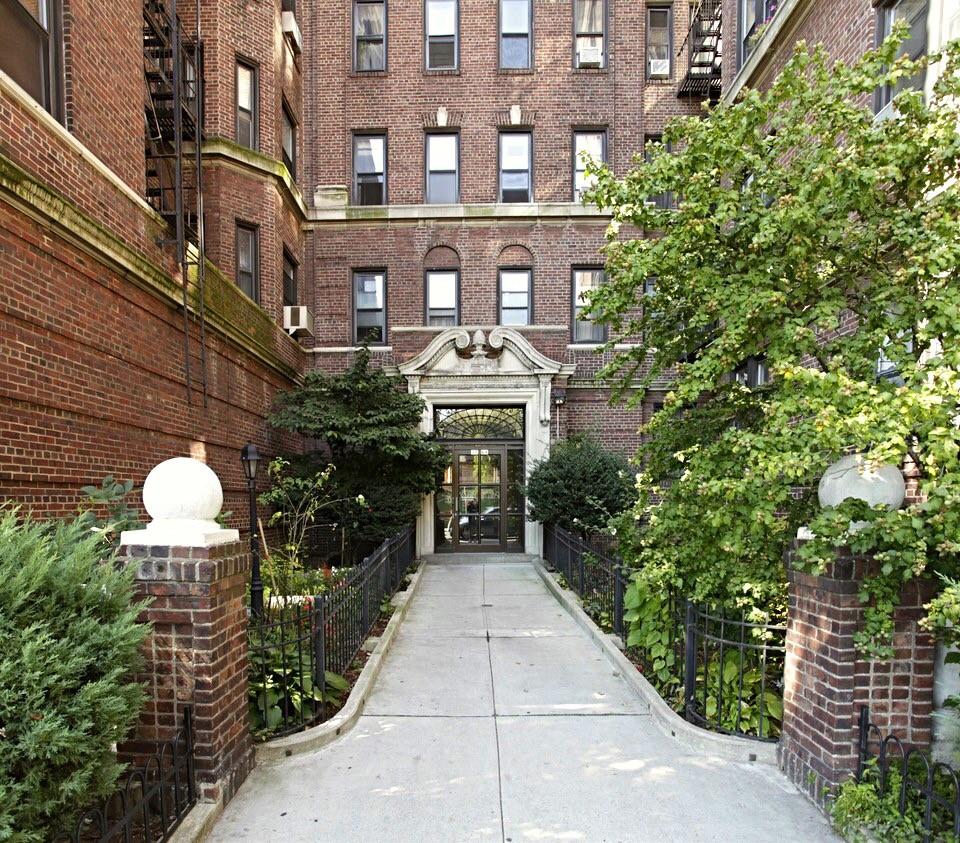 Primary Photo - 3564 84th St