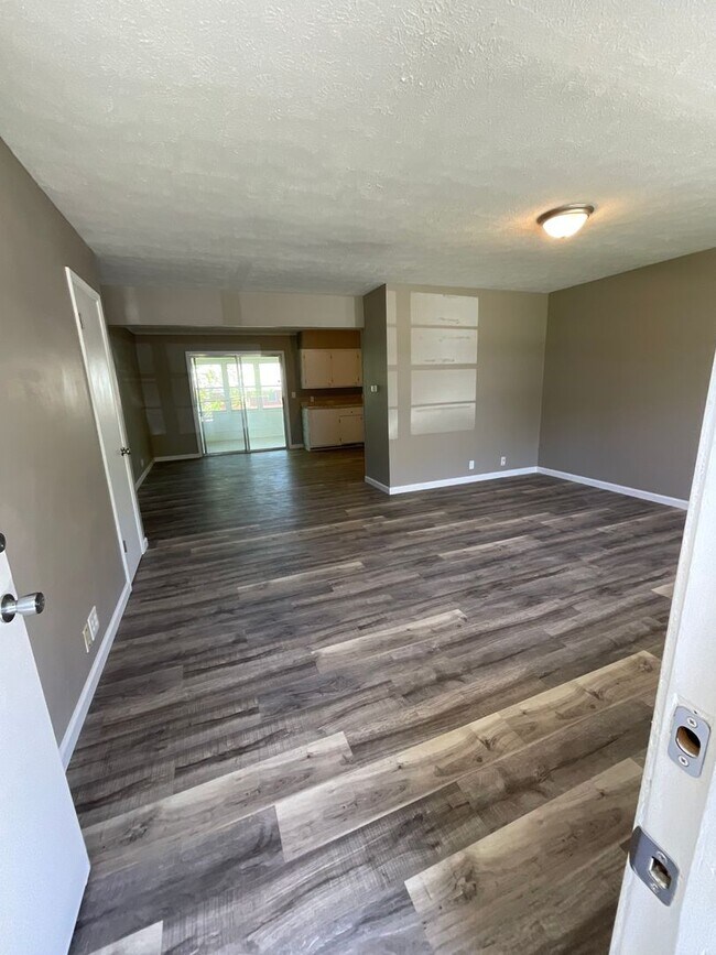 Building Photo - 3 bedroom 2 bathroom house for rent