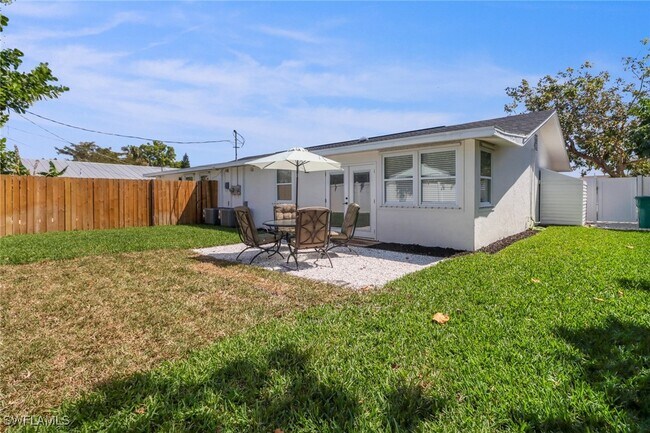 Building Photo - 4525 Fluvia Ave