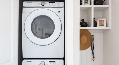 Building Photo - 2425 Bell St