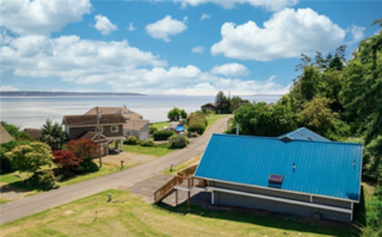 Primary Photo - Beautiful Beach Home Located in Clinton!!!