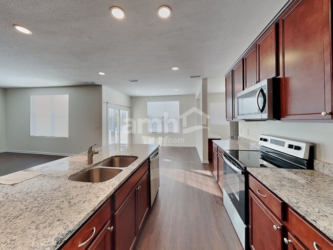 Building Photo - 6605 Shooting Star Dr