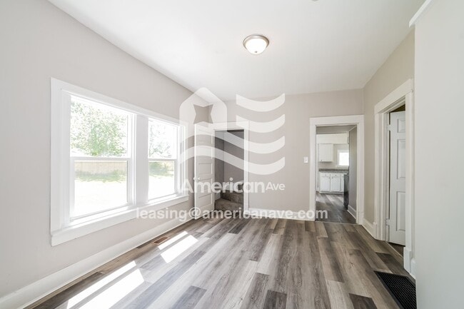 Building Photo - 704 E Gift Ave