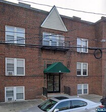 Building Photo - 44 Beech St