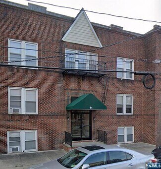 Building Photo - 44 Beech St
