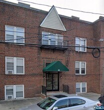 Building Photo - 44 Beech St