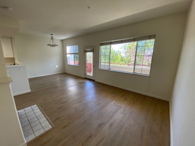 Building Photo - 412 Skyline Dr