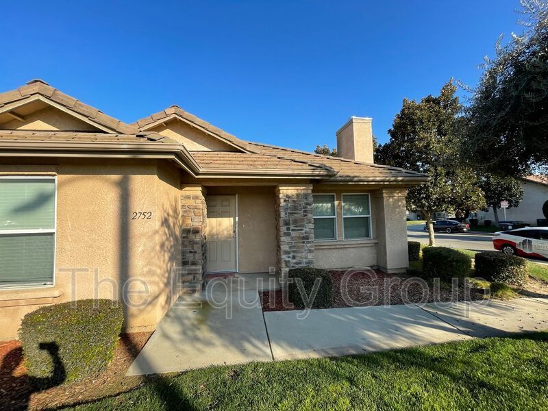 Primary Photo - 2752 W Oriole Ave