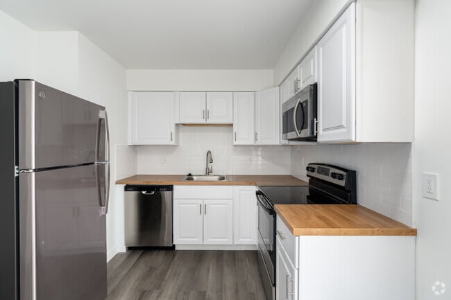 Interior Photo - Chez Paree Apartments and Townhomes