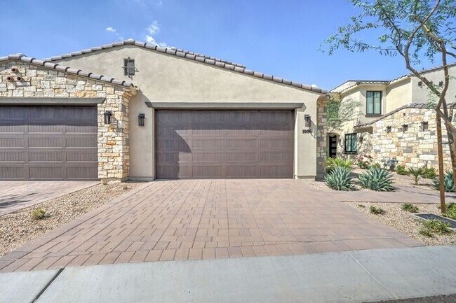 Building Photo - COMING SOON! Breathtaking Views, 3 Bed 3.5 Bath Townhome, Minutes Walking Distance to Fashion Squ...