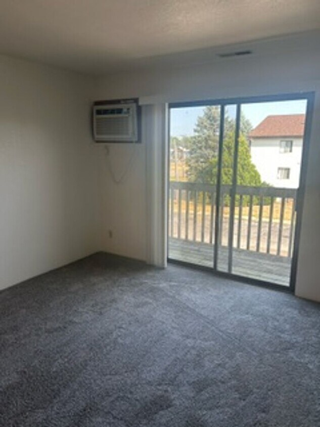 Foto del edificio - 1 bedroom 1 bath, Top floor apartment