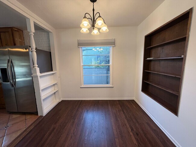 Building Photo - Charming 3BD Pool Home in Van Nuys | 2-Car Garage + Washer/Dryer + Central A/C