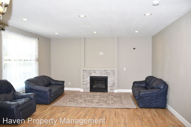 Foto del edificio - 4 br, 2.5 bath House - 1105 E 55th St