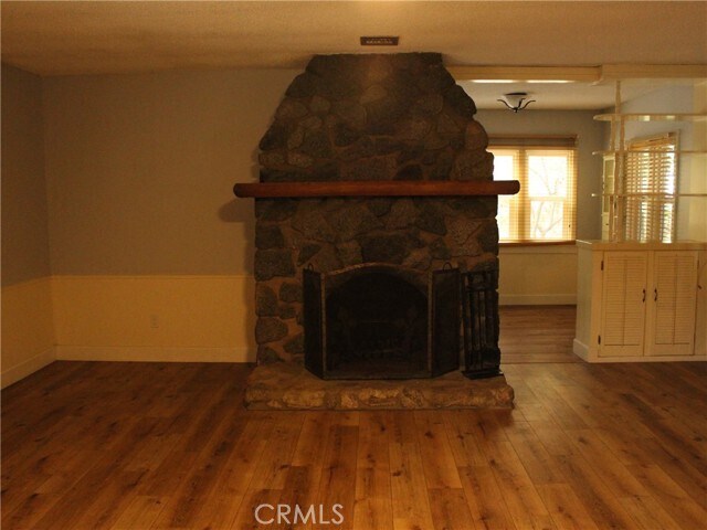 Foto del edificio - 705 Brookside Ln