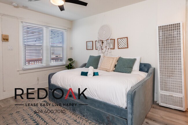 Building Photo - Luxurious, Furnished Studio with Private D...
