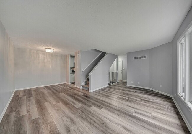 Foto del edificio - 5563 Canterbury Ln