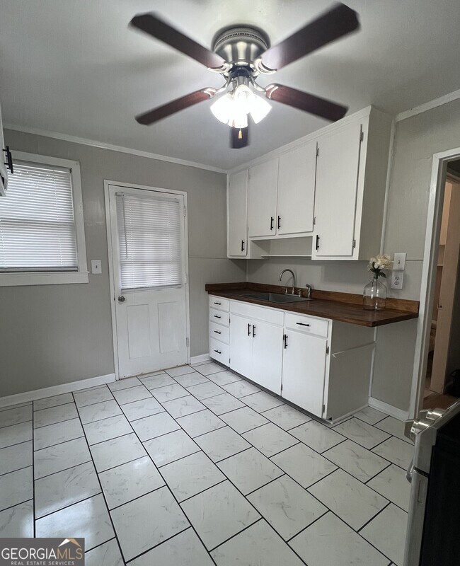 Building Photo - 1325 Triple Hill Dr