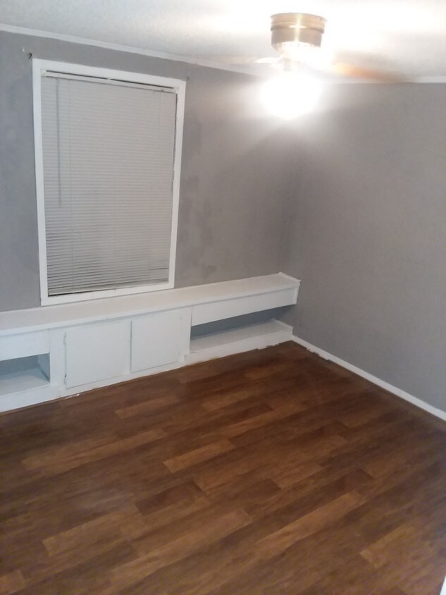 Building Photo - Konigsburg Red Deer, LLC