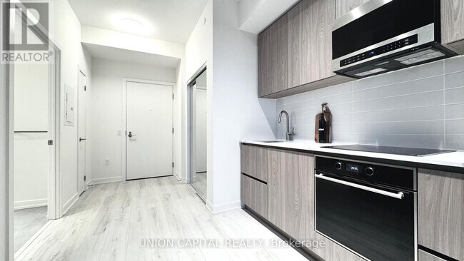 Photo du bâtiment - 110 Broadway Ave