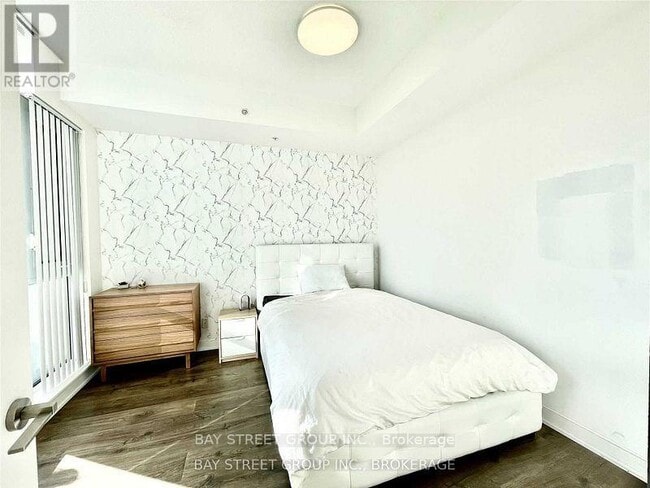 Building Photo - 199 Richmond St W