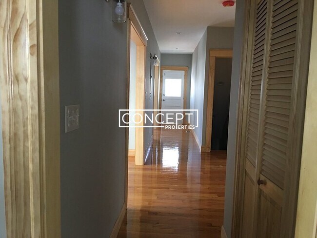 Foto del edificio - 152A Winchester St. Unit 1B