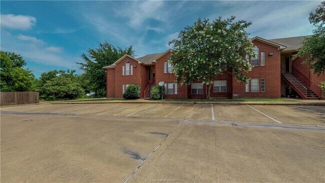 Building Photo - 701C Balcones Dr