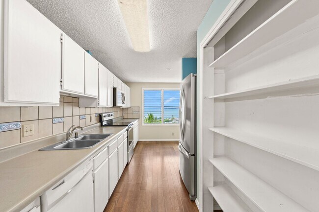 Building Photo - Pet Friendly Kaneohe House with Breathtaki...