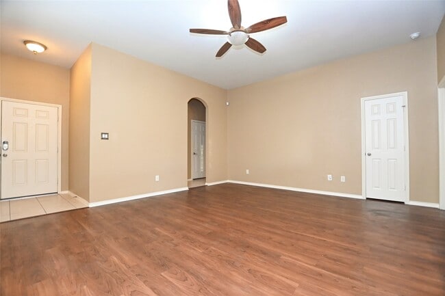 Foto del edificio - 2123 Castle Gardens Ln